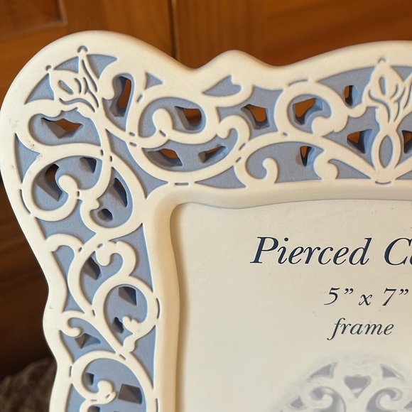 Partylite Pierced Cameo picture frame-NIB.Fits a 5x7 picture.BEAUTIFUL/ Rare - Picture 5 of 10